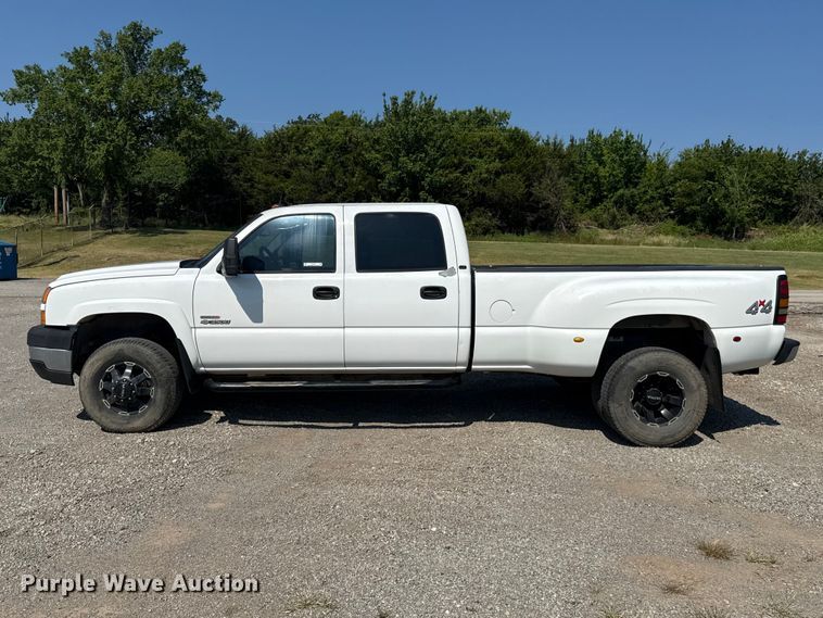 image for item FC4085 2005 Chevrolet Silverado 3500 Crew Cab pickup truck