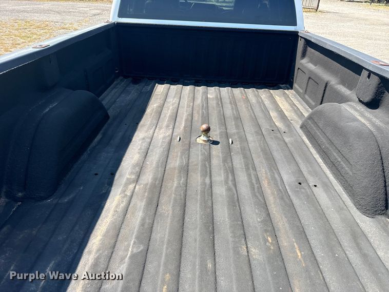 image for item FC4085 2005 Chevrolet Silverado 3500 Crew Cab pickup truck