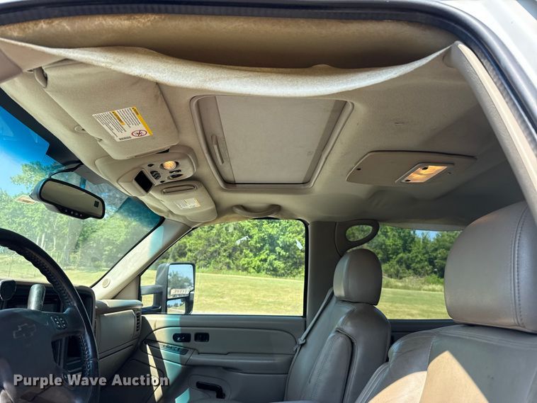 image for item FC4085 2005 Chevrolet Silverado 3500 Crew Cab pickup truck