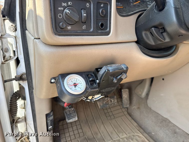 image for item FC4085 2005 Chevrolet Silverado 3500 Crew Cab pickup truck