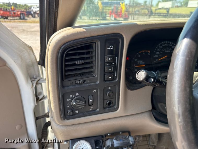 image for item FC4085 2005 Chevrolet Silverado 3500 Crew Cab pickup truck