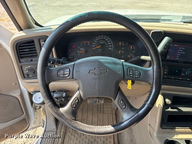 image for item FC4085 2005 Chevrolet Silverado 3500 Crew Cab pickup truck
