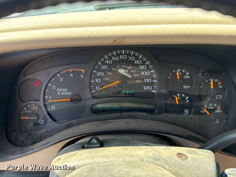 image for item FC4085 2005 Chevrolet Silverado 3500 Crew Cab pickup truck