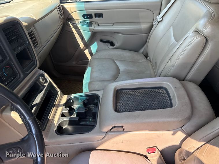image for item FC4085 2005 Chevrolet Silverado 3500 Crew Cab pickup truck