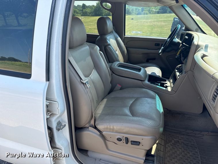 image for item FC4085 2005 Chevrolet Silverado 3500 Crew Cab pickup truck