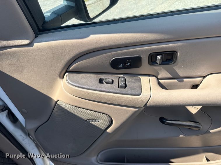 image for item FC4085 2005 Chevrolet Silverado 3500 Crew Cab pickup truck