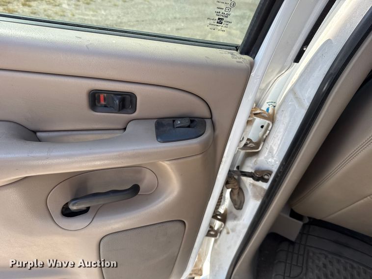 image for item FC4085 2005 Chevrolet Silverado 3500 Crew Cab pickup truck