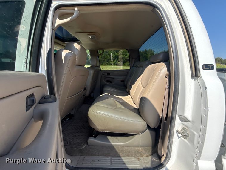 image for item FC4085 2005 Chevrolet Silverado 3500 Crew Cab pickup truck