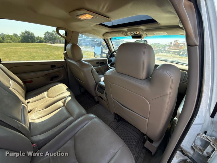 image for item FC4085 2005 Chevrolet Silverado 3500 Crew Cab pickup truck