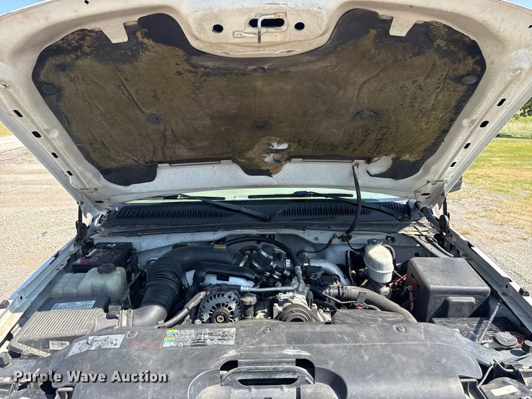 image for item FC4085 2005 Chevrolet Silverado 3500 Crew Cab pickup truck