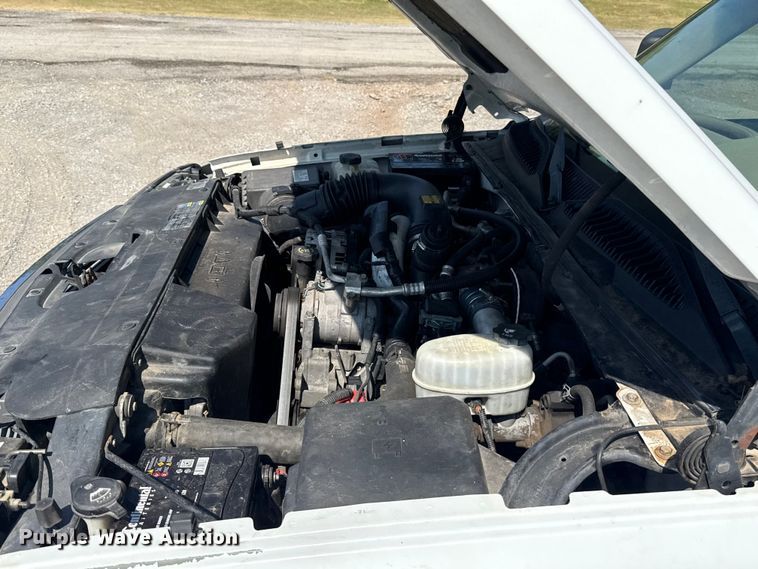 image for item FC4085 2005 Chevrolet Silverado 3500 Crew Cab pickup truck