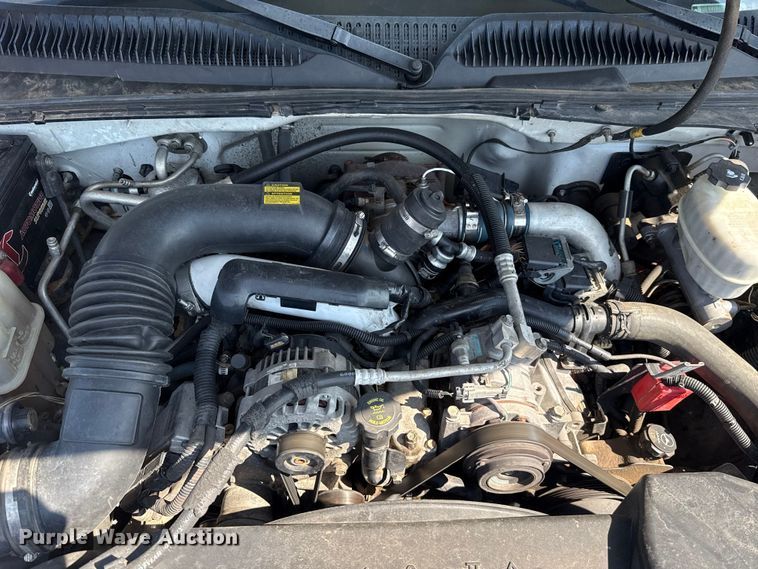 image for item FC4085 2005 Chevrolet Silverado 3500 Crew Cab pickup truck
