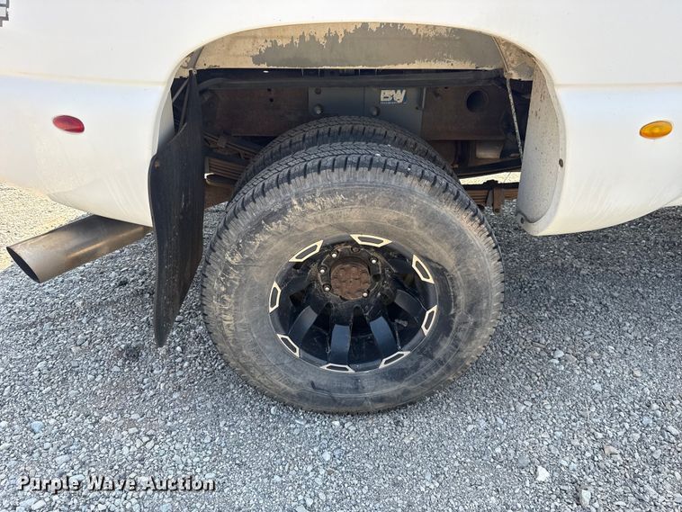 image for item FC4085 2005 Chevrolet Silverado 3500 Crew Cab pickup truck