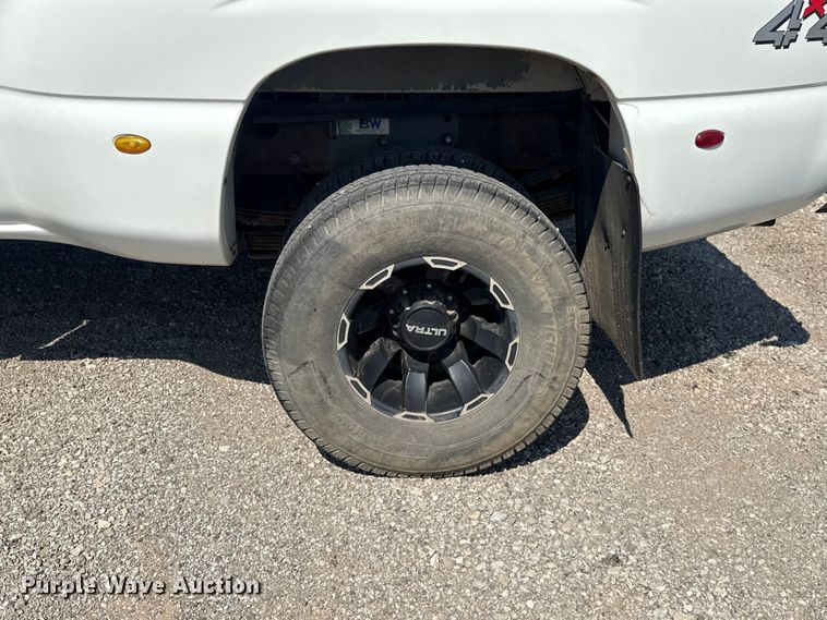 image for item FC4085 2005 Chevrolet Silverado 3500 Crew Cab pickup truck