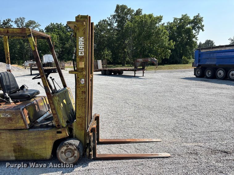 image for item FG0550 Clark C500-50 forklift