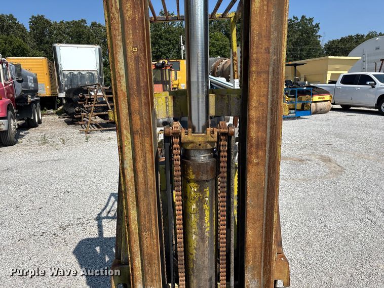 image for item FG0550 Clark C500-50 forklift
