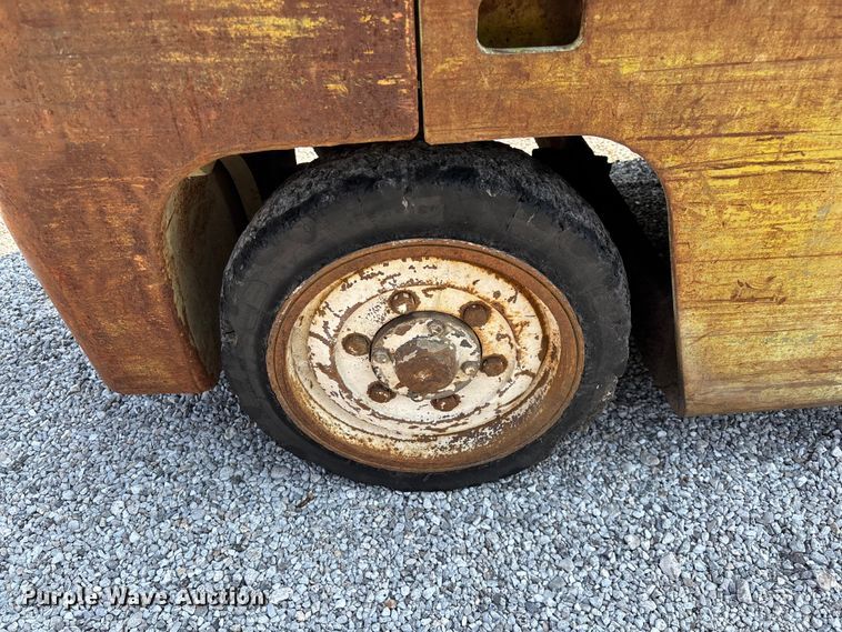 image for item FG0550 Clark C500-50 forklift
