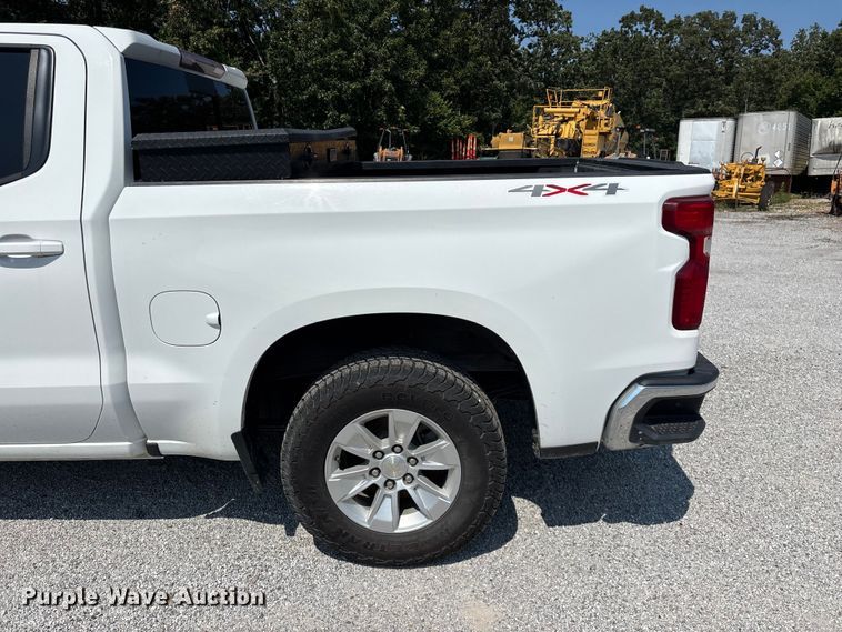 image for item FG0556 2021 Chevrolet Silverado 1500 Crew Cab pickup truck