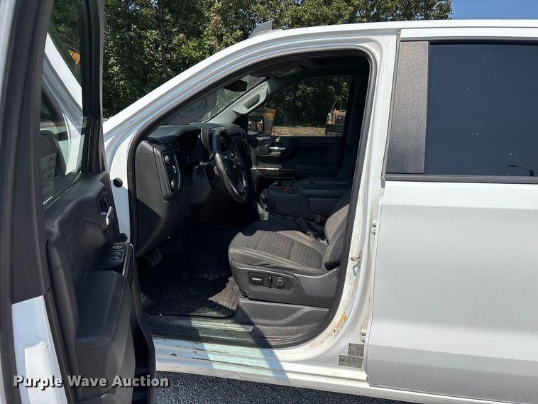 image for item FG0556 2021 Chevrolet Silverado 1500 Crew Cab pickup truck