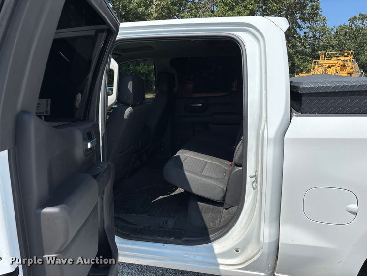 image for item FG0556 2021 Chevrolet Silverado 1500 Crew Cab pickup truck