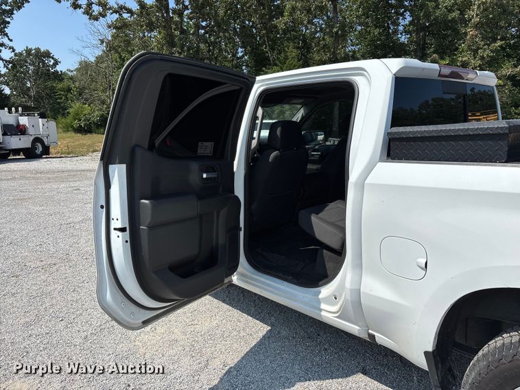 image for item FG0556 2021 Chevrolet Silverado 1500 Crew Cab pickup truck