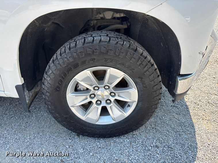 image for item FG0556 2021 Chevrolet Silverado 1500 Crew Cab pickup truck