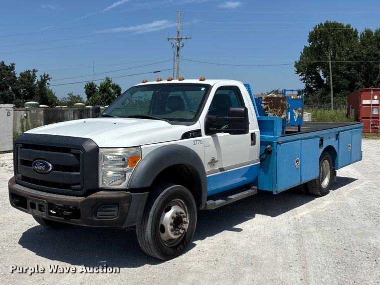 2012 Ford F550 Super Duty XL flatbed truck