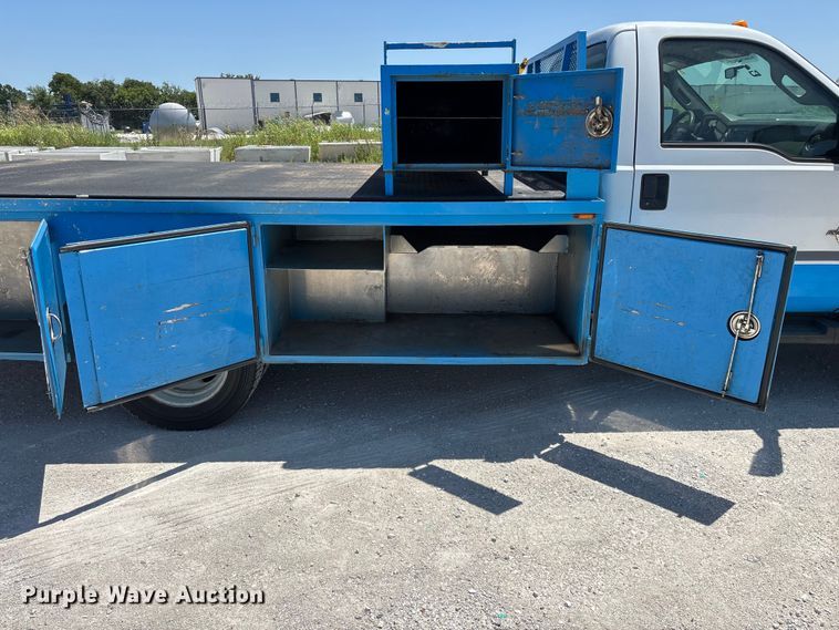 image for item FG0557 2012 Ford F550 Super Duty XL flatbed truck