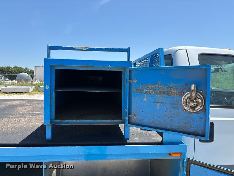 image for item FG0557 2012 Ford F550 Super Duty XL flatbed truck