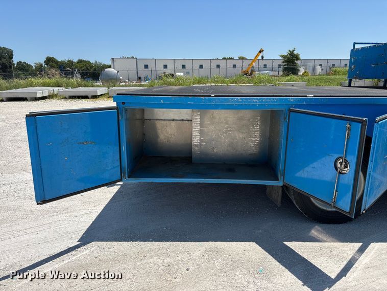 image for item FG0557 2012 Ford F550 Super Duty XL flatbed truck