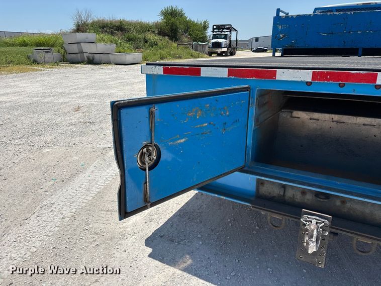 image for item FG0557 2012 Ford F550 Super Duty XL flatbed truck