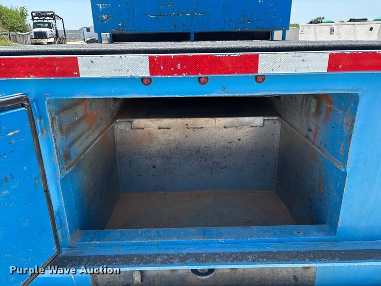 image for item FG0557 2012 Ford F550 Super Duty XL flatbed truck