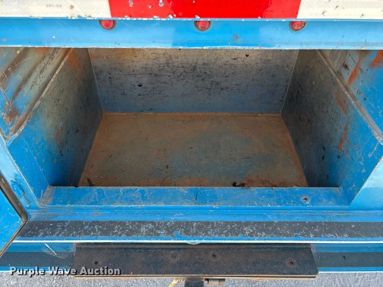 image for item FG0557 2012 Ford F550 Super Duty XL flatbed truck