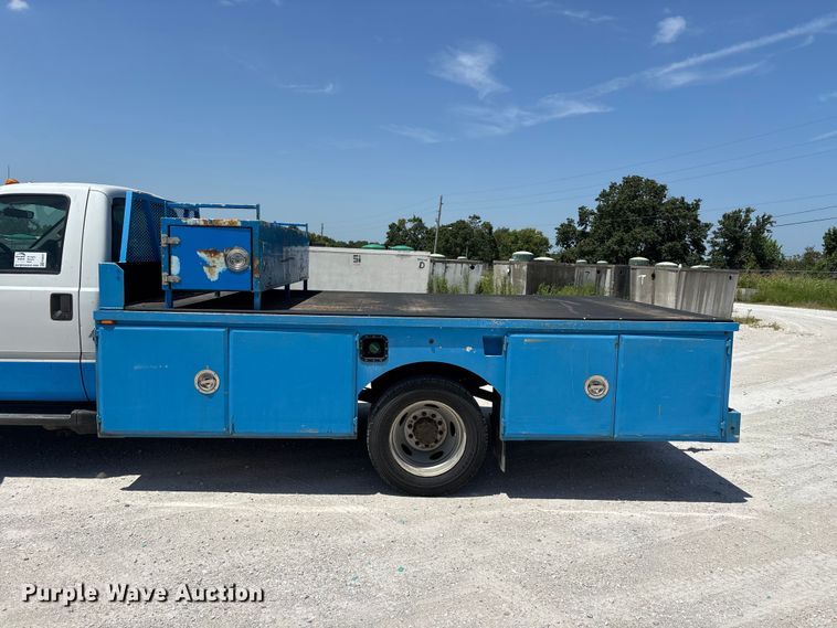 image for item FG0557 2012 Ford F550 Super Duty XL flatbed truck
