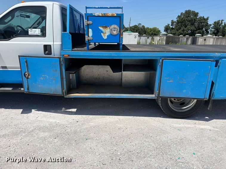 image for item FG0557 2012 Ford F550 Super Duty XL flatbed truck