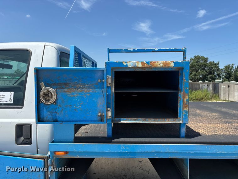 image for item FG0557 2012 Ford F550 Super Duty XL flatbed truck