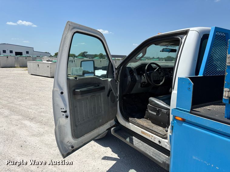 image for item FG0557 2012 Ford F550 Super Duty XL flatbed truck