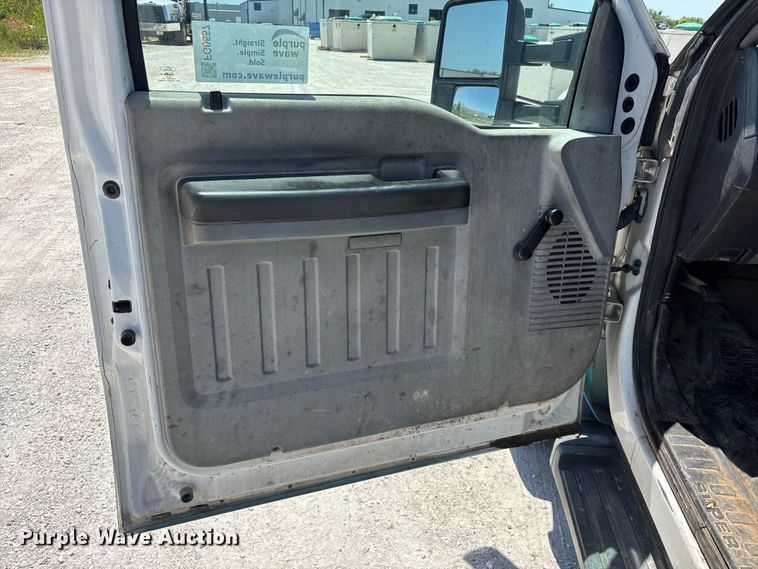 image for item FG0557 2012 Ford F550 Super Duty XL flatbed truck