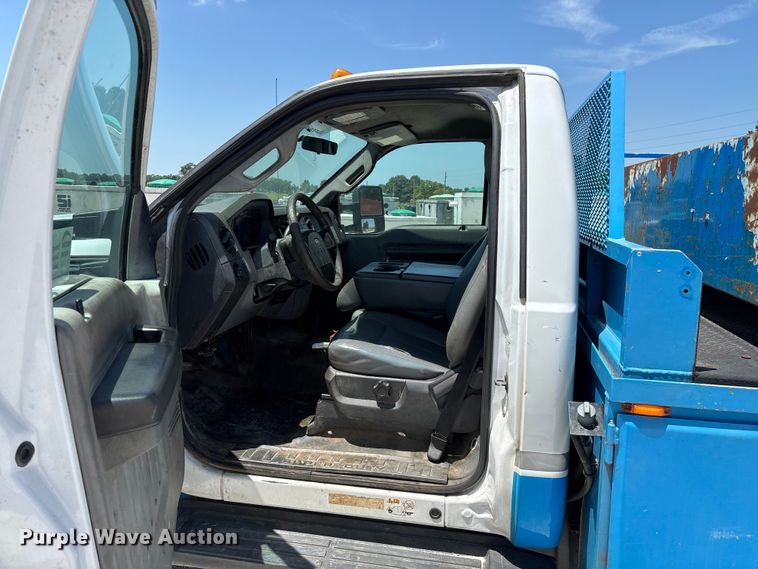 image for item FG0557 2012 Ford F550 Super Duty XL flatbed truck