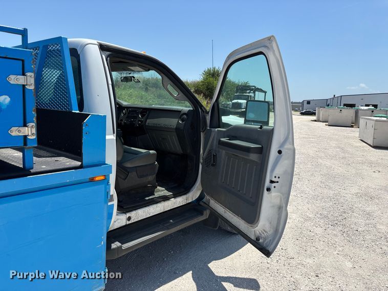 image for item FG0557 2012 Ford F550 Super Duty XL flatbed truck