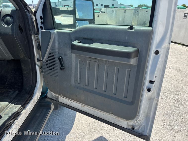 image for item FG0557 2012 Ford F550 Super Duty XL flatbed truck
