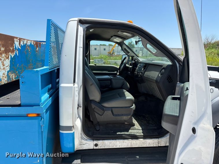 image for item FG0557 2012 Ford F550 Super Duty XL flatbed truck