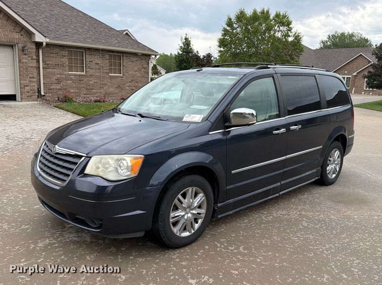 2008 Chrysler Town & Country Limited handicap accessible van