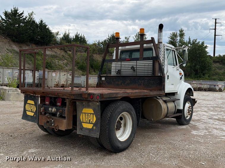 image for item FH6245 1994 International 8100 flatbed truck