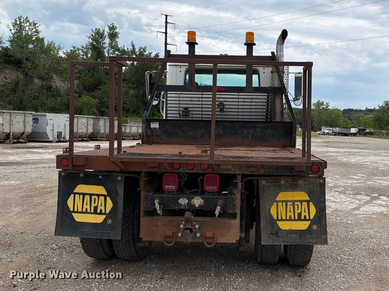 image for item FH6245 1994 International 8100 flatbed truck