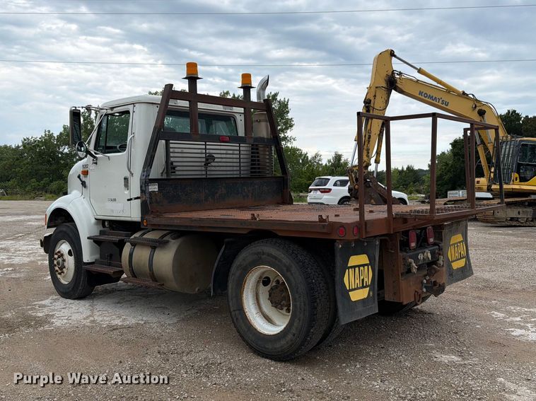 image for item FH6245 1994 International 8100 flatbed truck