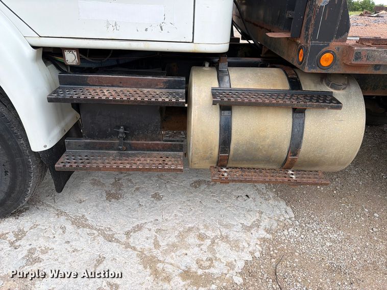 image for item FH6245 1994 International 8100 flatbed truck