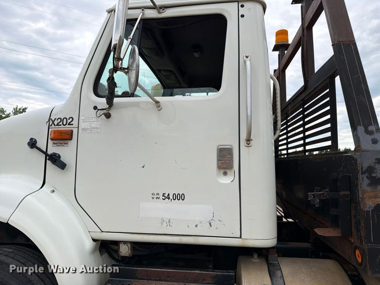 image for item FH6245 1994 International 8100 flatbed truck