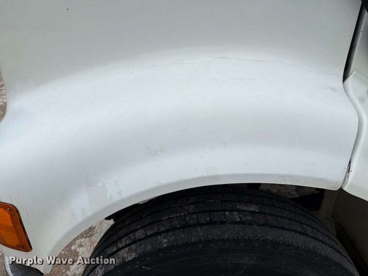 image for item FH6245 1994 International 8100 flatbed truck