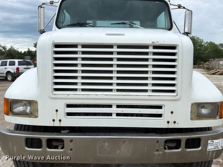 image for item FH6245 1994 International 8100 flatbed truck